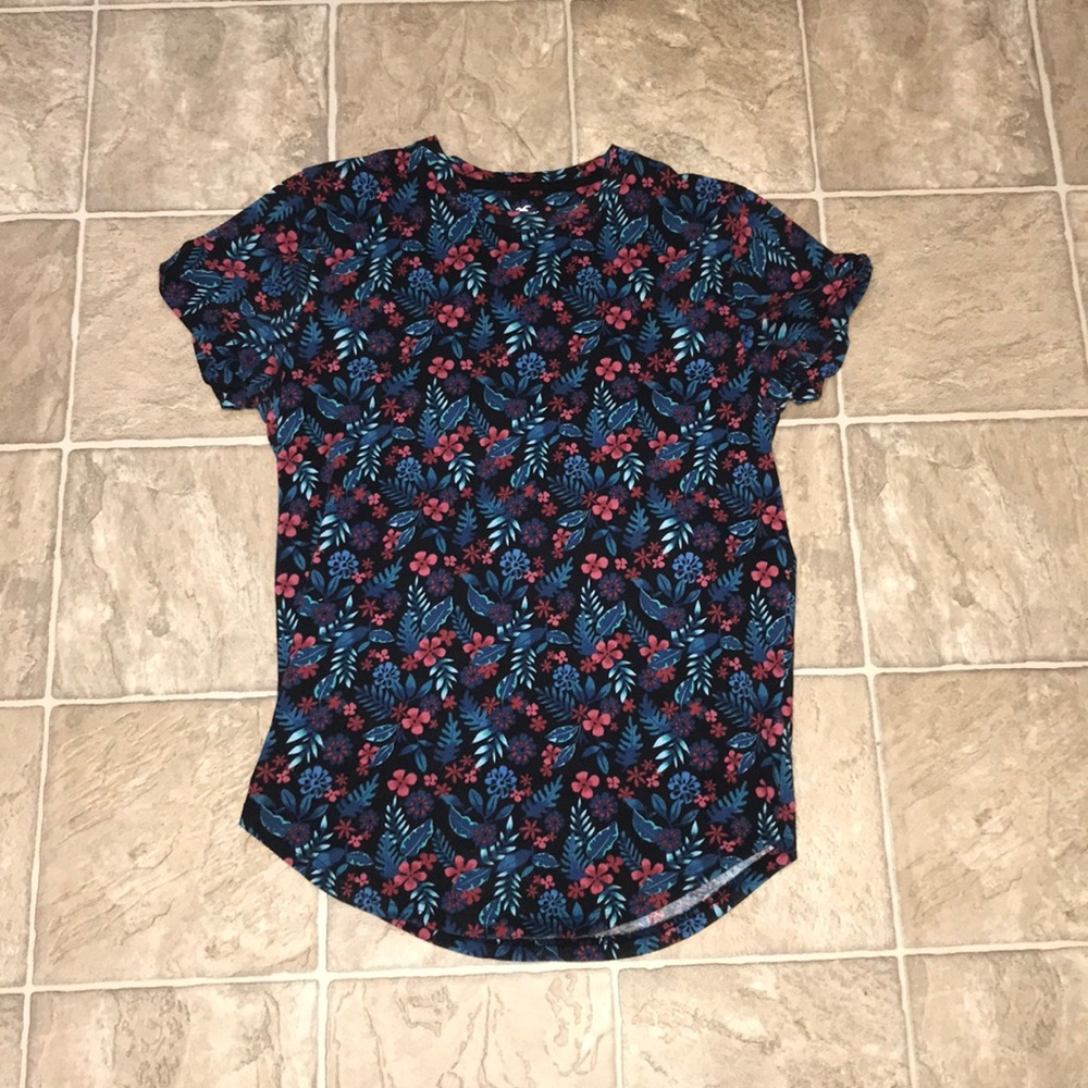 Floral Hollister short sleeve tee